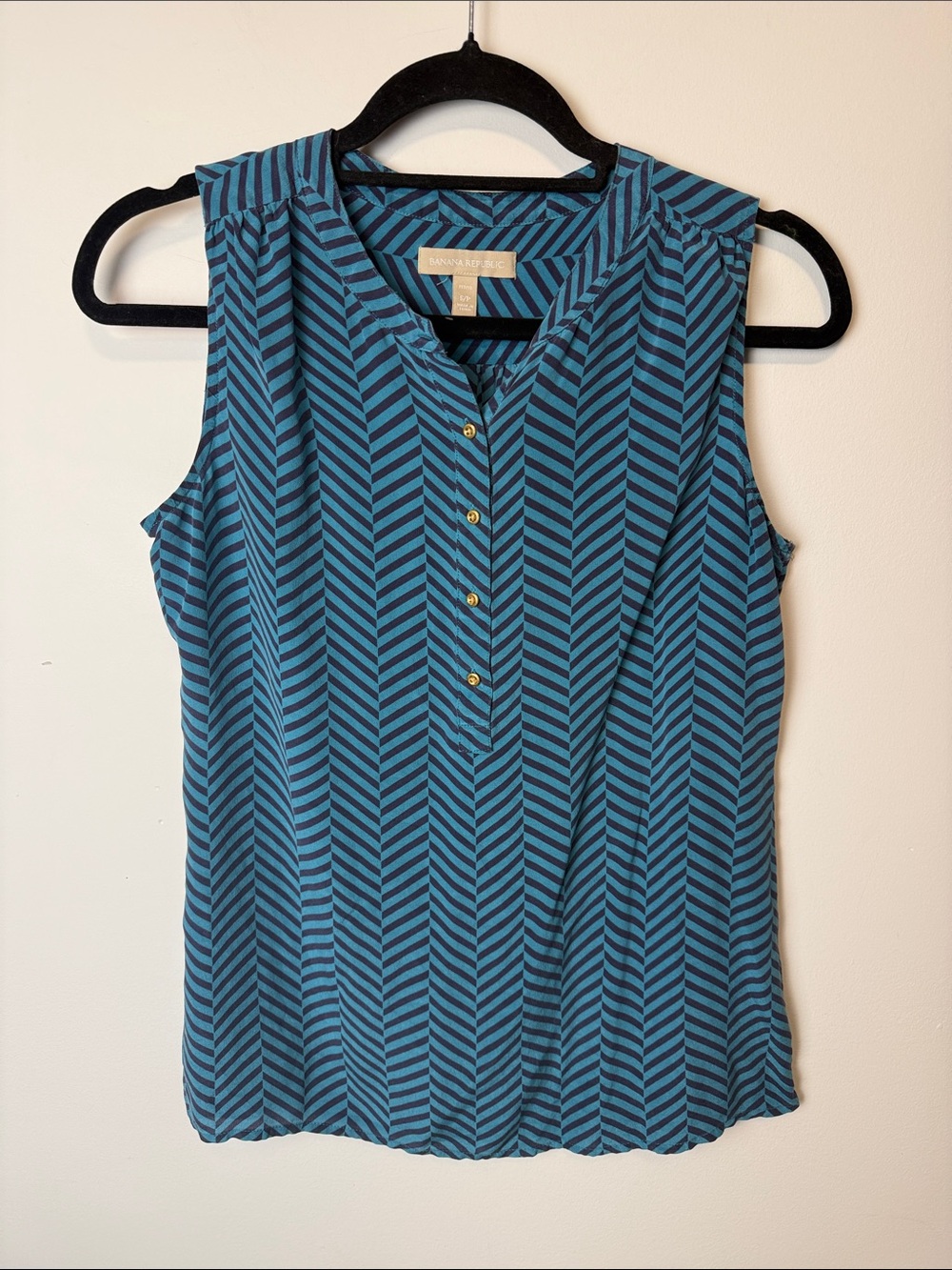 Banana Republic 100% Silk Chevron Stripe Tank Top Small